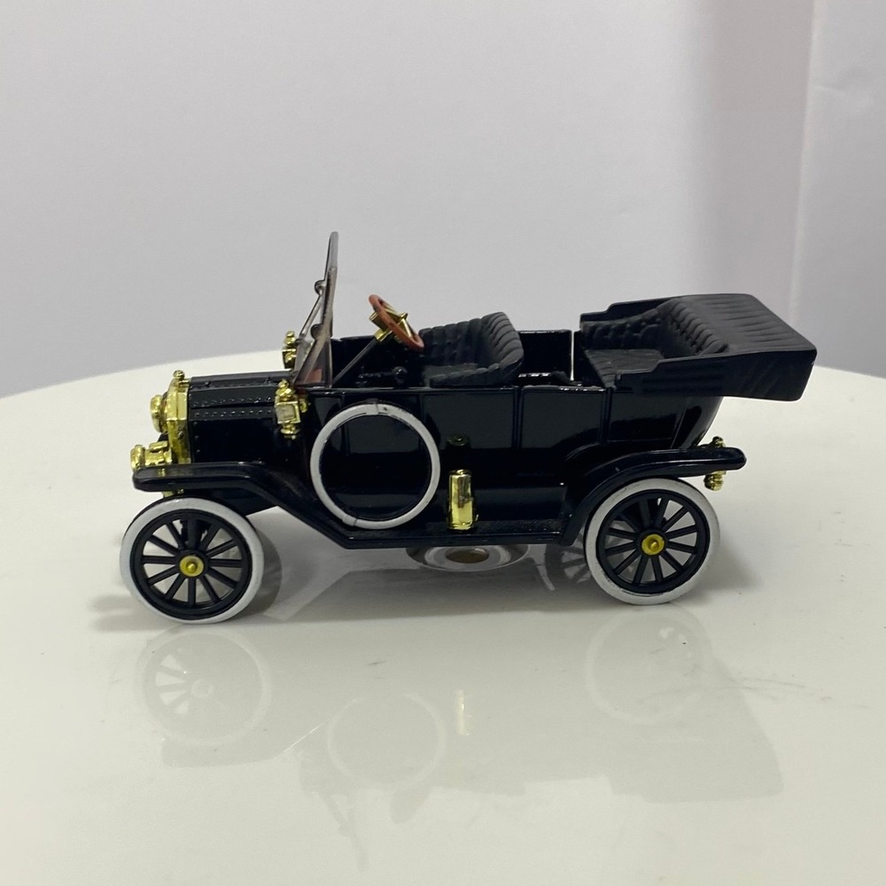 Vintage Ford Model T Diecast Car Black with Gold Accents Antique Replica 5 Inch